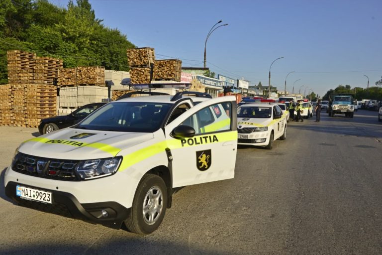 Ion Ceban Agenții economici comercializează ambulant materiale de